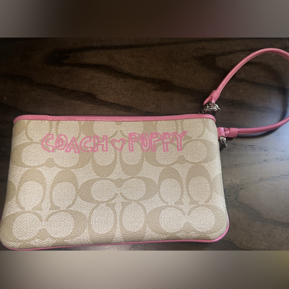 Coach Poppy "Pinky Chan" Limited Edition Wristlet EUC - Picture 4 of 6